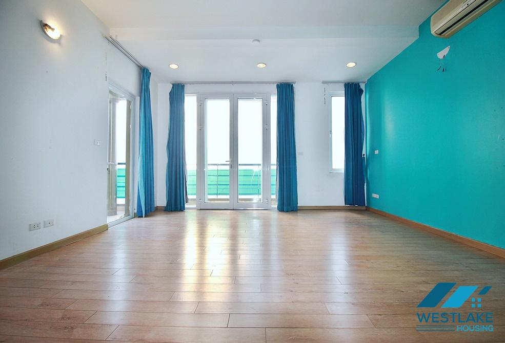 A nice 4 bedroom house for rent with big yard in Tay Ho, Ha Noi