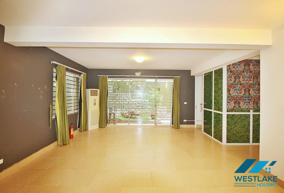 A nice 4 bedroom house for rent with big yard in Tay Ho, Ha Noi