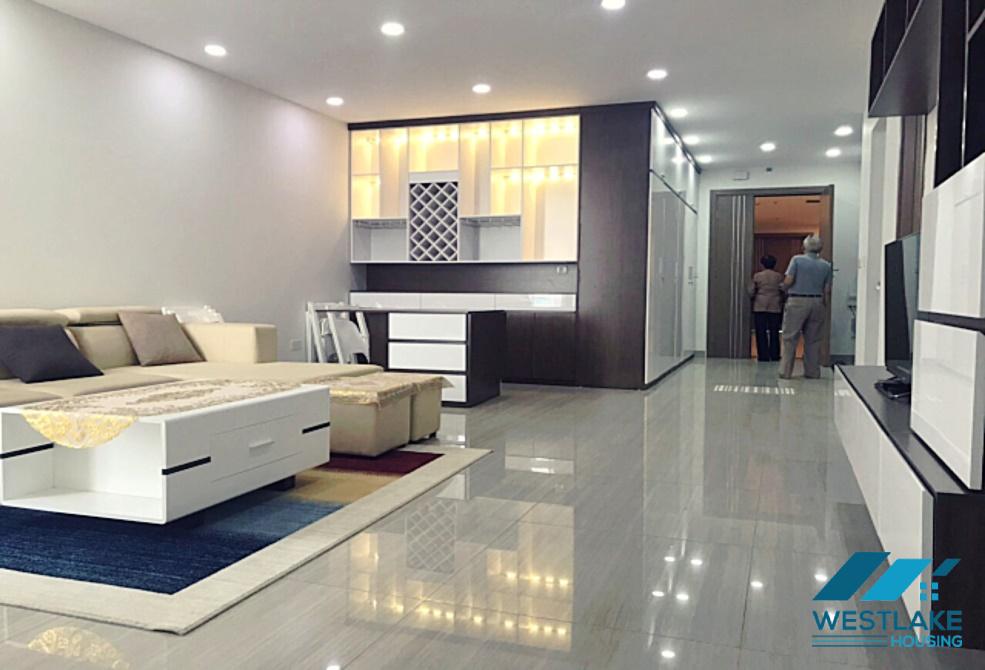 Cho thuê căn hộ 3 phòng ngủ phong cách hiện đại tại Ciputra, Tây Hồ – Hà Nội