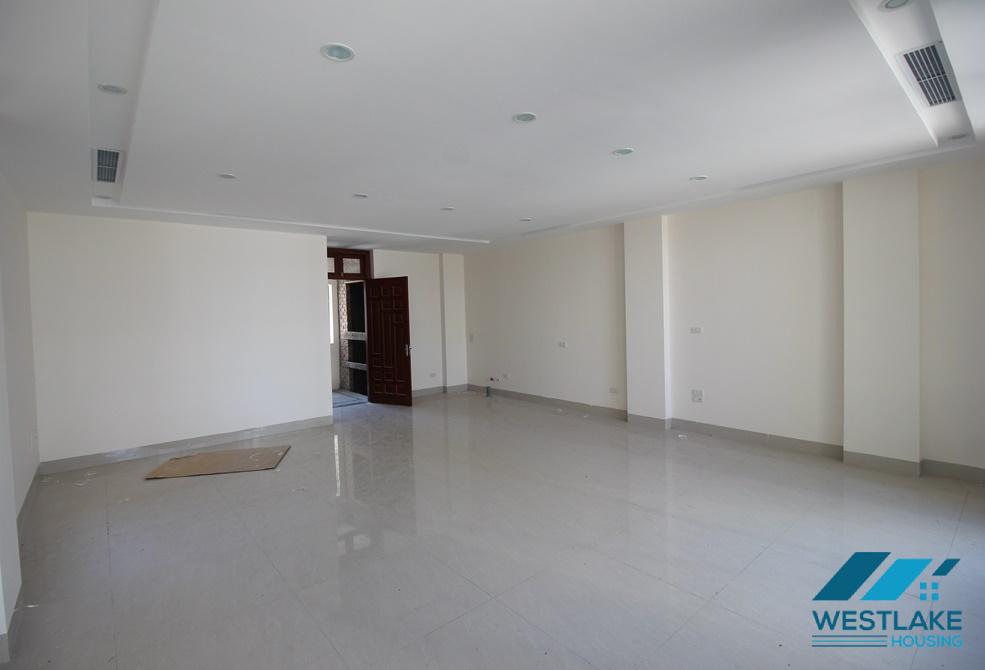 A beautiful office building for rent in Tay Ho, Ha Noi