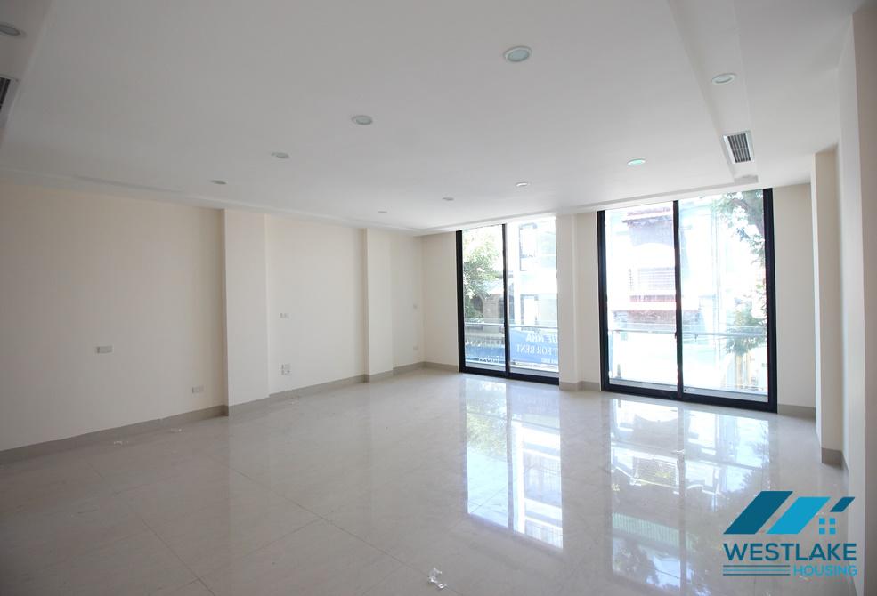 A beautiful office building for rent in Tay Ho, Ha Noi