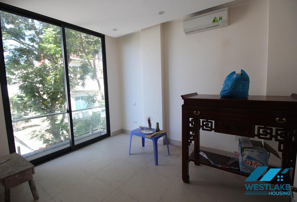 A beautiful office building for rent in Tay Ho, Ha Noi