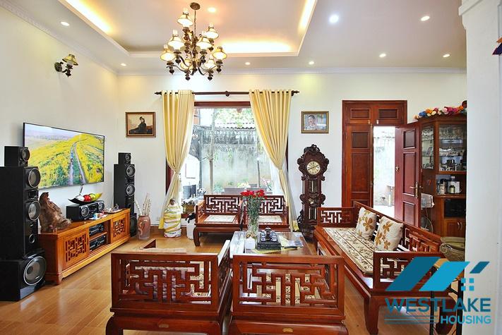 Cho Thuê Nhà 5 Phòng Ngủ, Ban Công Sân Vườn Rộng Rãi Thoáng Mát Tại Nghi Tàm, Tây Hồ, Hà Nội