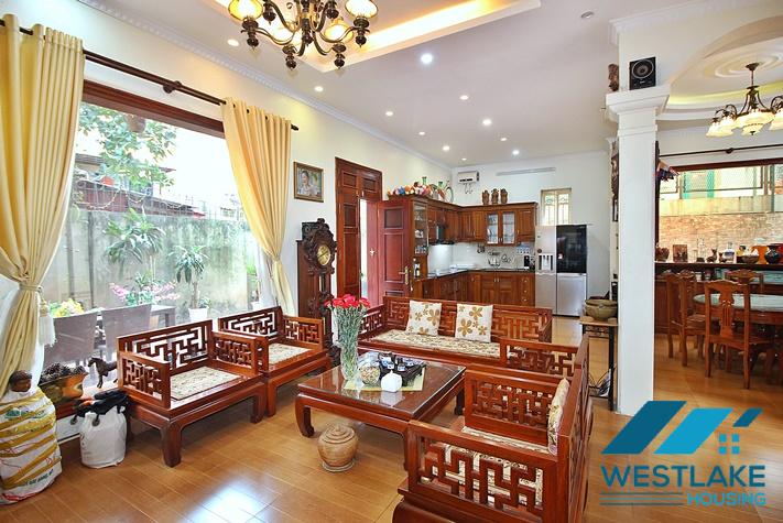 Cho Thuê Nhà 5 Phòng Ngủ, Ban Công Sân Vườn Rộng Rãi Thoáng Mát Tại Nghi Tàm, Tây Hồ, Hà Nội