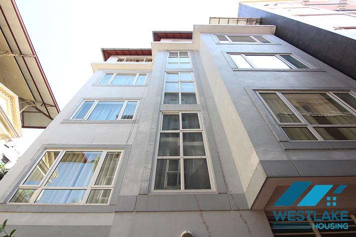 Cho Thuê Nhà 6 Phòng Ngủ Rộng Thoáng Tại Tô Ngọc Vân, Tây Hồ, Hà Nội
