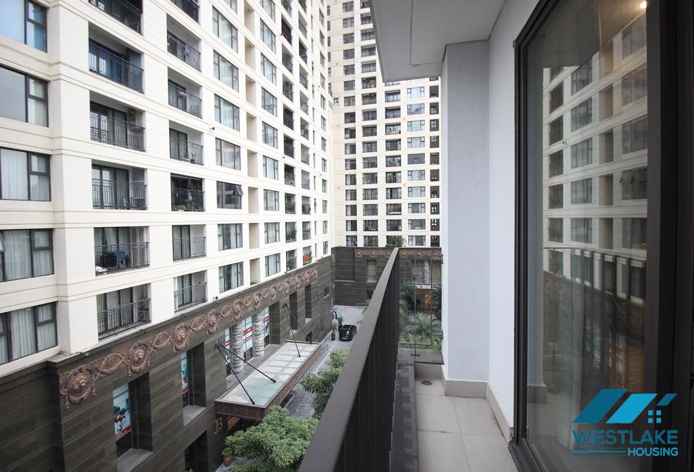 Clean and modern 02 bedrooms apartment on high floor in Tay Ho street, Tay Ho, Ha Noi for rent
