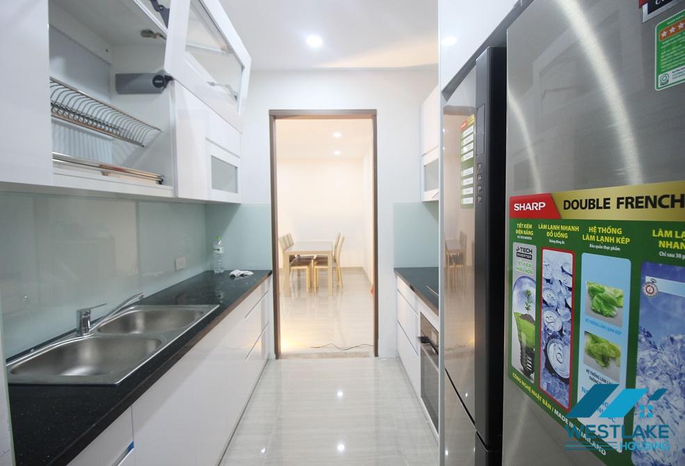 Cho thuê căn hộ 3 phòng ngủ sáng sủa, đầy đủ tiện nghi tại Ciputra, Hà Nội