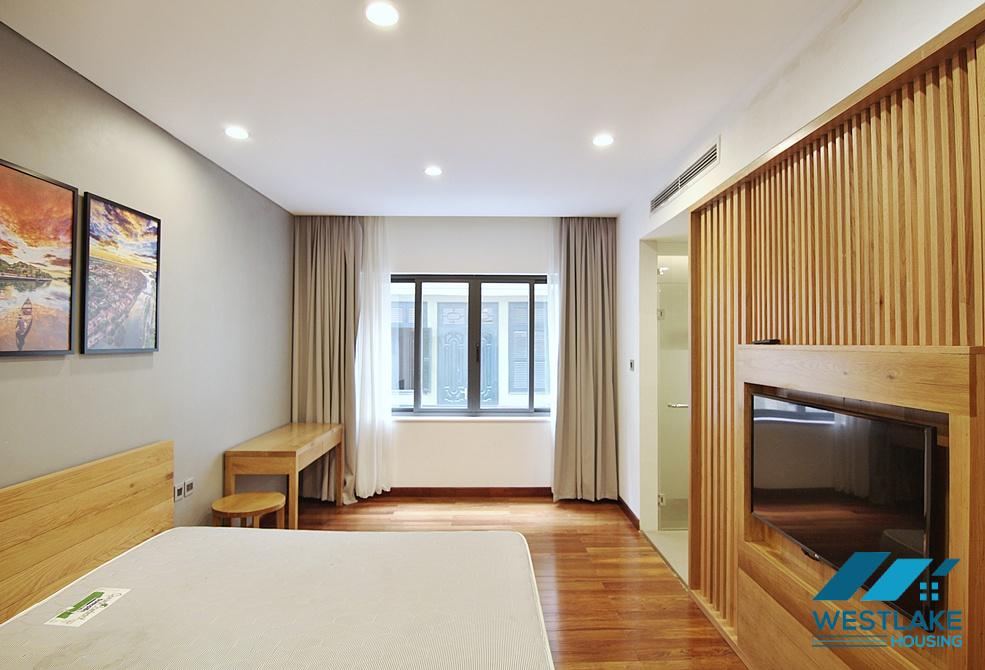 Bright 2-bedroom apartment on Tu Hoa Street, Tay Ho, Ha Noi for rent