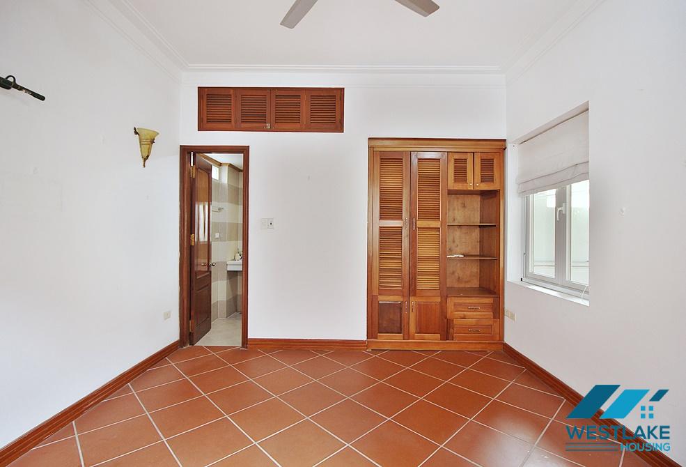 A beautiful 3 bedroom house for rent in Tu Hoa, Tay Ho, Ha Noi A beautiful 3 bedroom house for rent in Tu Hoa, Tay Ho, Ha Noi