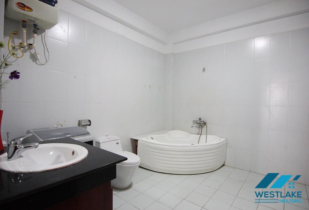 A nice lake view apartment for rent in Tu Hoa, Tay Ho A nice lake view apartment for rent in Tu Hoa, Tay Ho