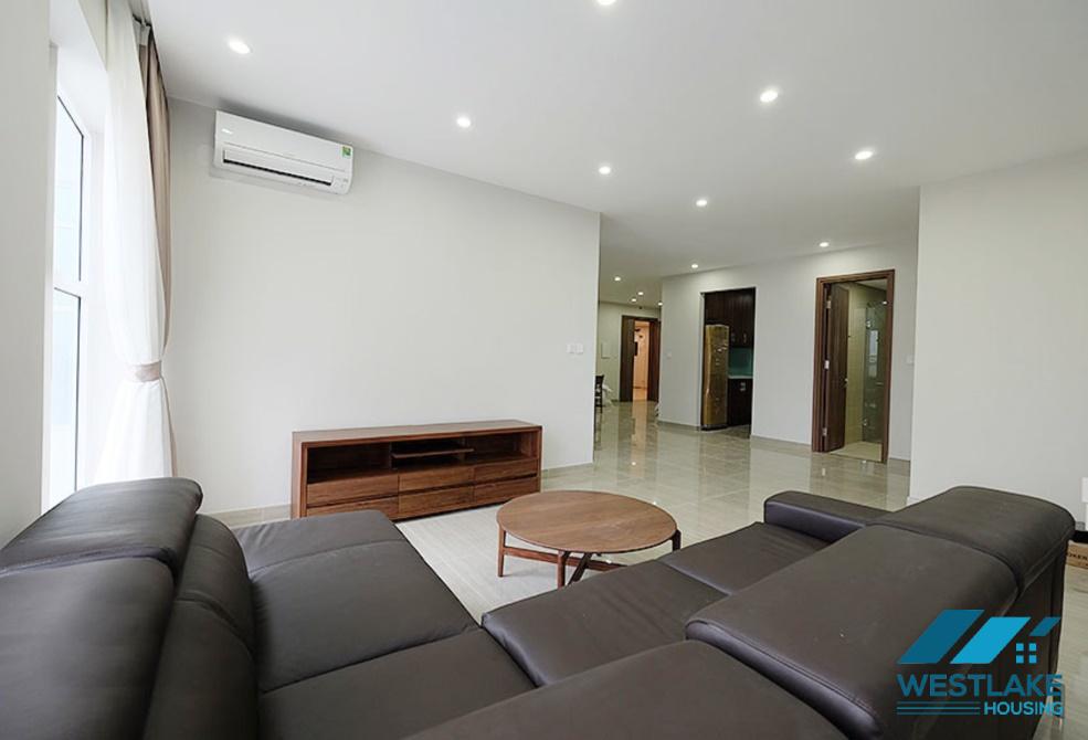 Cho thuê căn hộ 3 phòng ngủ hoàn toàn mới và đẹp tại Ciputra, Tây Hồ.