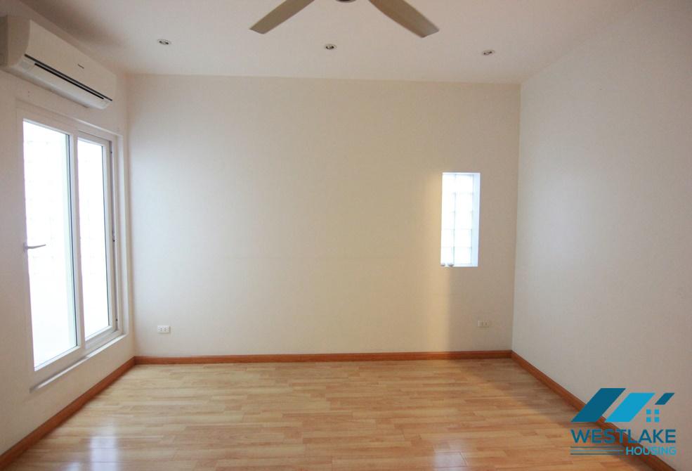 A 4 bedroom house with lake view for rent in Tu Hoa, Tay Ho A 4 bedroom house with lake view for rent in Tu Hoa, Tay Ho