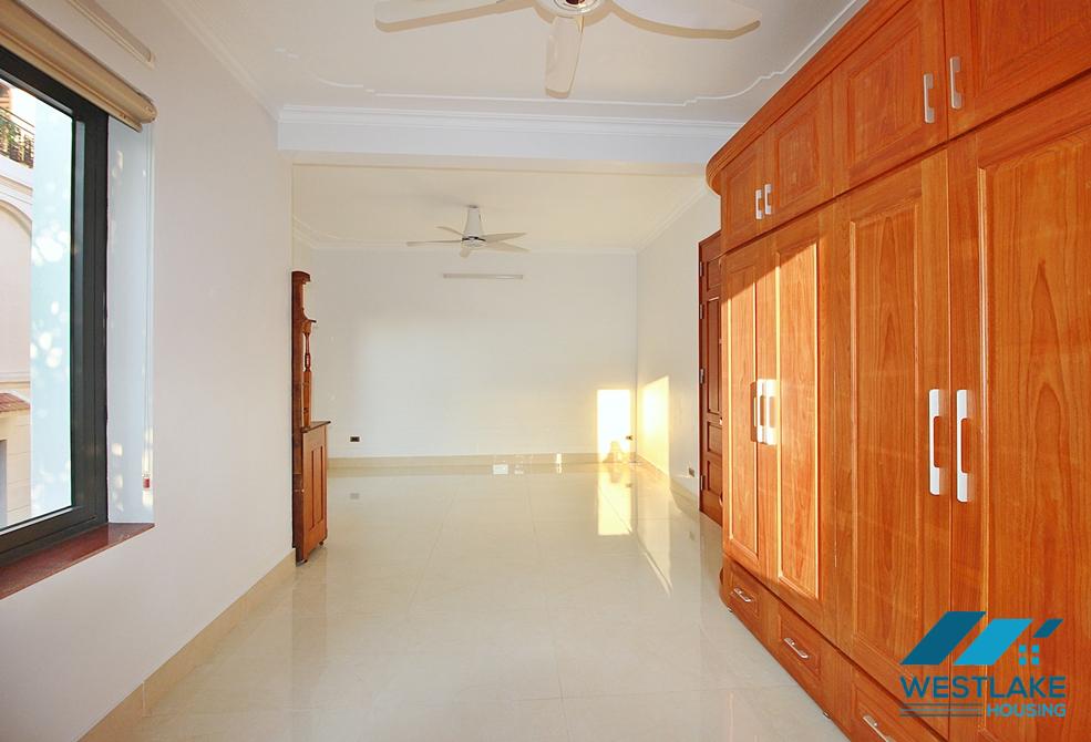 Unfurnished and new 4 bedrooms house for rent in Tay Ho, Ha Noi