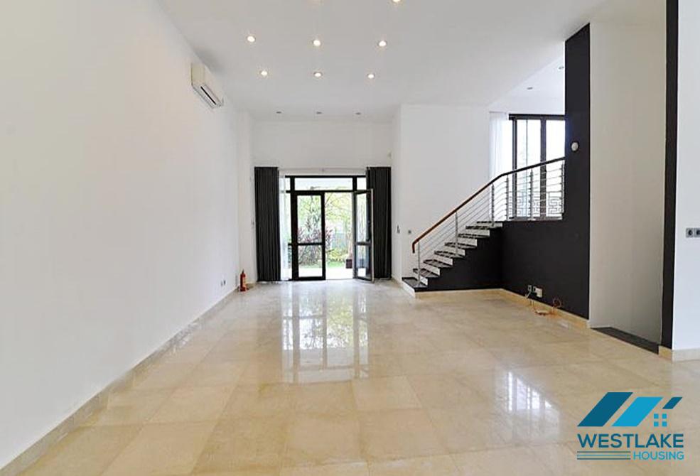 Cho thuê biệt thự rộng rãi có sân thượng lớn tại khu đô thị Ciputra Cho thuê biệt thự rộng rãi có sân thượng lớn tại khu đô thị Ciputra