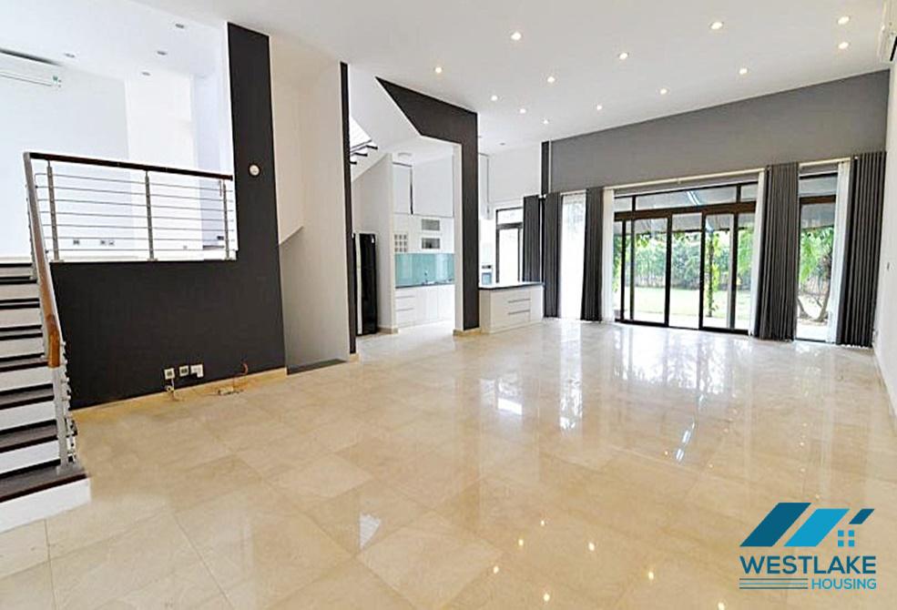 Cho thuê biệt thự rộng rãi có sân thượng lớn tại khu đô thị Ciputra