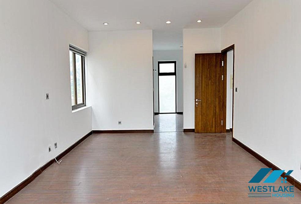 Cho thuê biệt thự rộng rãi có sân thượng lớn tại khu đô thị Ciputra Cho thuê biệt thự rộng rãi có sân thượng lớn tại khu đô thị Ciputra