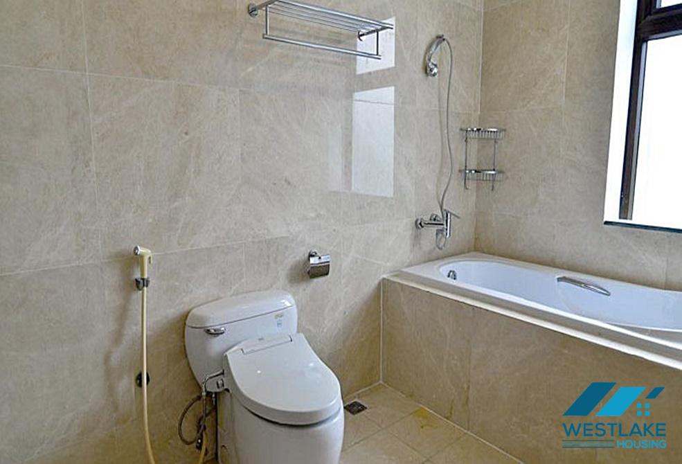 Cho thuê biệt thự rộng rãi có sân thượng lớn tại khu đô thị Ciputra Cho thuê biệt thự rộng rãi có sân thượng lớn tại khu đô thị Ciputra