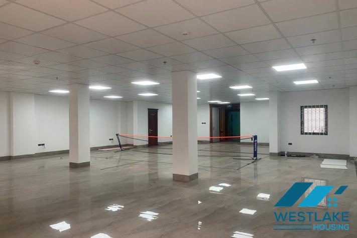 Cho Thuê Văn Phòng Vị Trí Đẹp, Rộng Thoáng Sáng Tại Đường Lạc Long Quân, Tây Hồ, Hà Nội