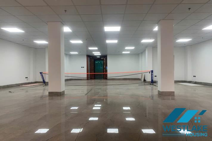 Cho Thuê Văn Phòng Vị Trí Đẹp, Rộng Thoáng Sáng Tại Đường Lạc Long Quân, Tây Hồ, Hà Nội
