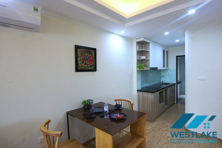 Cho Thuê Căn Hộ Studio Rộng Đẹp, Ban Công Thoáng Sáng Trên phố Âu Cơ, Tây Hồ, Hà Nội