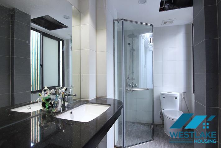 Cho Thuê Căn Hộ Studio Rộng Đẹp, Ban Công Thoáng Sáng Trên phố Âu Cơ, Tây Hồ, Hà Nội