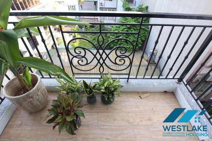 Cho Thuê Căn Hộ Studio Rộng Đẹp, Ban Công Thoáng Sáng Trên phố Âu Cơ, Tây Hồ, Hà Nội