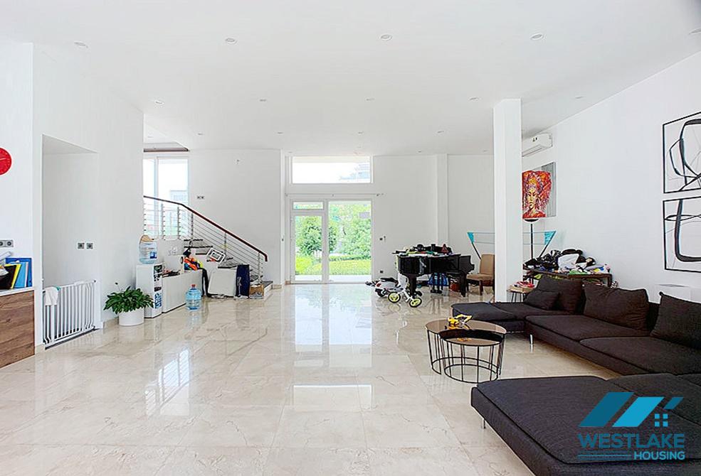 Cho thuê nhà 6 phòng ngủ tại khu Q Ciputra. Cho thuê nhà 6 phòng ngủ tại khu Q Ciputra.