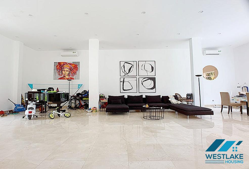 Cho thuê nhà 6 phòng ngủ tại khu Q Ciputra. Cho thuê nhà 6 phòng ngủ tại khu Q Ciputra.