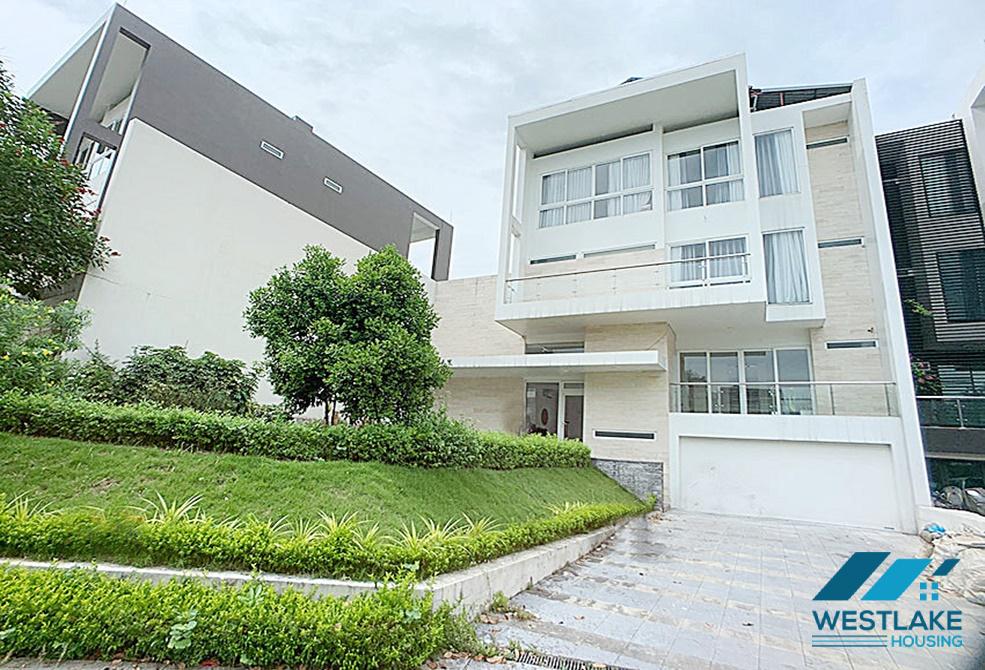 Cho thuê nhà 6 phòng ngủ tại khu Q Ciputra.