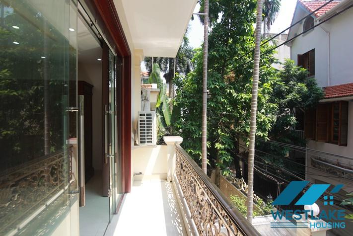 Cho Thuê Căn Hộ Studio Đẹp Tại Phố Đặng Thai Mai, Tây Hồ, Hà Nội