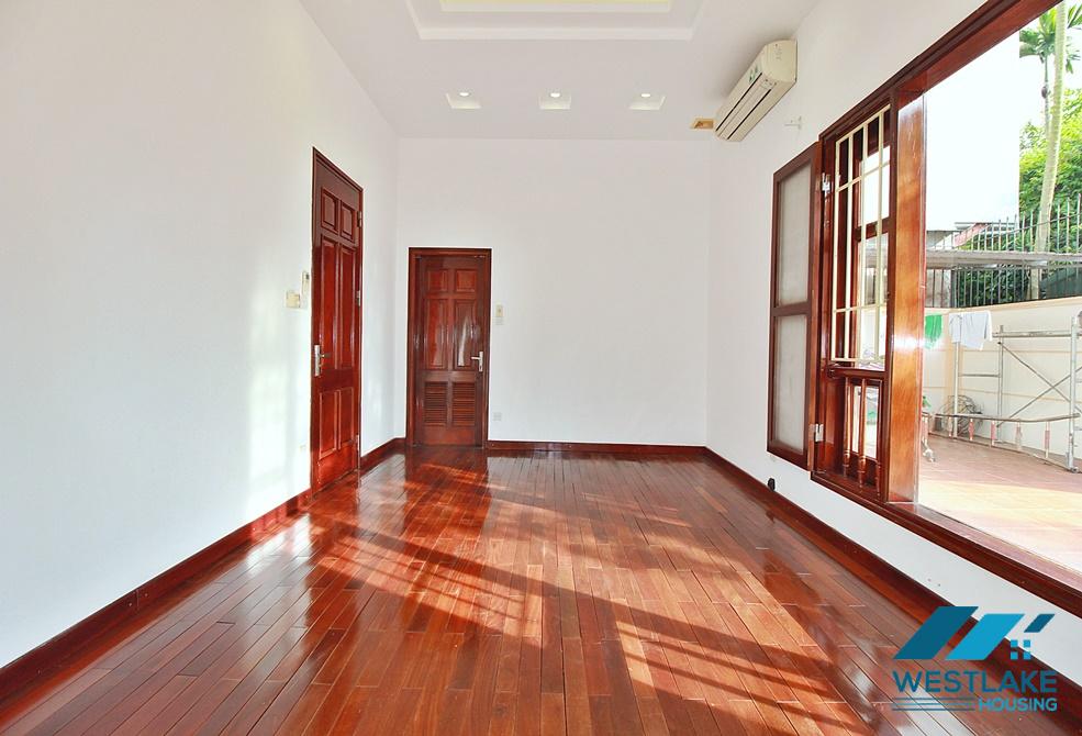 Cho Thuê Biệt Thự 5 Phòng Ngủ Sân Vườn Rộng, View Hồ Thoáng Mát Tại Tô Ngoc Vân, Tây Hồ, Hà Nội Cho Thuê Biệt Thự 5 Phòng Ngủ Sân Vườn Rộng, View Hồ Thoáng Mát Tại Tô Ngoc Vân, Tây Hồ, Hà Nội