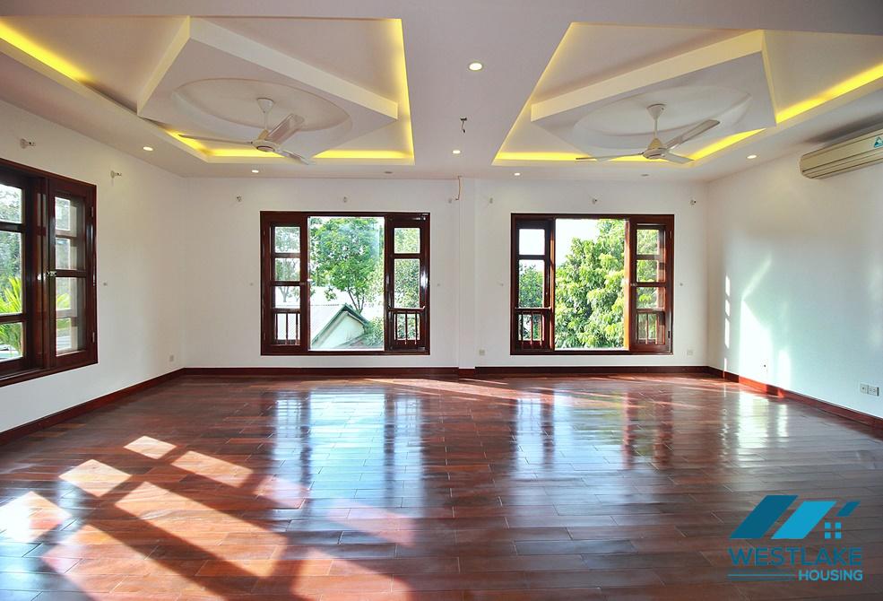 Cho Thuê Biệt Thự 5 Phòng Ngủ Sân Vườn Rộng, View Hồ Thoáng Mát Tại Tô Ngoc Vân, Tây Hồ, Hà Nội Cho Thuê Biệt Thự 5 Phòng Ngủ Sân Vườn Rộng, View Hồ Thoáng Mát Tại Tô Ngoc Vân, Tây Hồ, Hà Nội