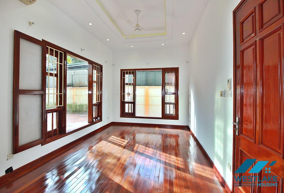 Cho Thuê Biệt Thự 5 Phòng Ngủ Sân Vườn Rộng, View Hồ Thoáng Mát Tại Tô Ngoc Vân, Tây Hồ, Hà Nội Cho Thuê Biệt Thự 5 Phòng Ngủ Sân Vườn Rộng, View Hồ Thoáng Mát Tại Tô Ngoc Vân, Tây Hồ, Hà Nội