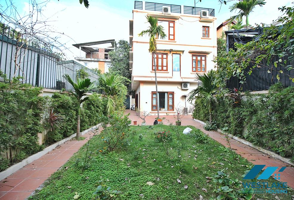 Cho Thuê Biệt Thự 5 Phòng Ngủ Sân Vườn Rộng, View Hồ Thoáng Mát Tại Tô Ngoc Vân, Tây Hồ, Hà Nội