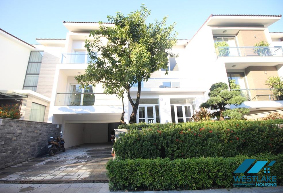 Cho thuê biệt thự Ciputra, sân sau rộng rãi, thiết kế hiện đại Cho thuê biệt thự Ciputra, sân sau rộng rãi, thiết kế hiện đại