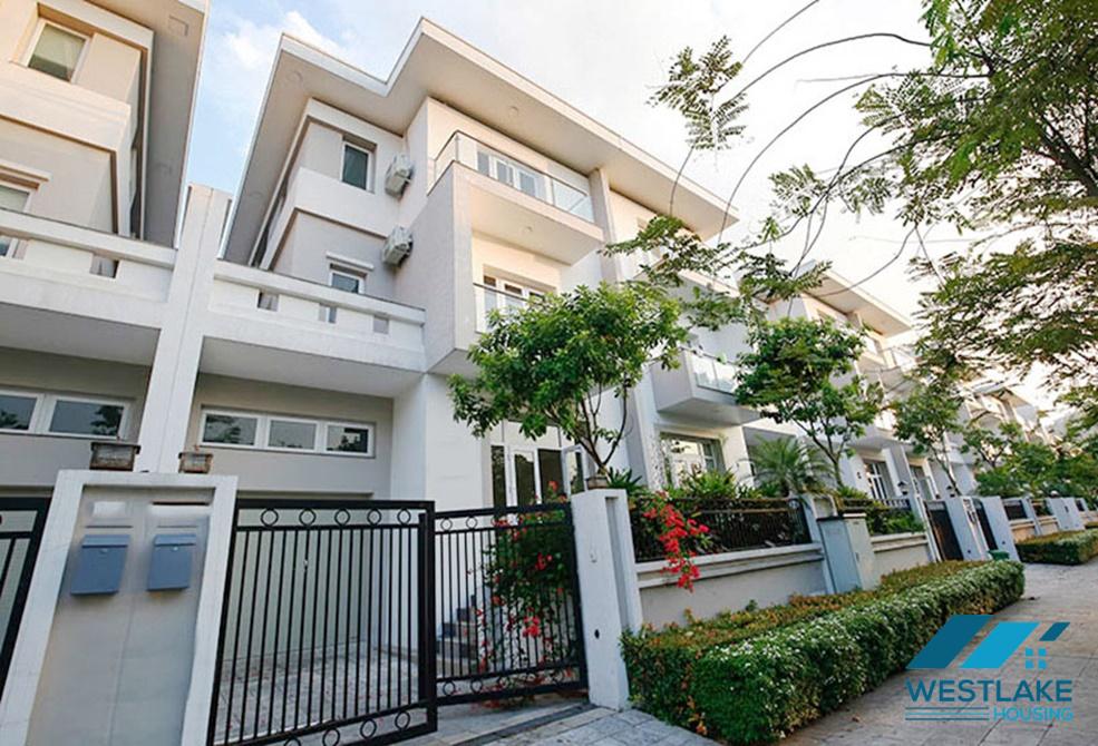 Cho thuê nhà có nội thất đầy đủ, 5 phòng ngủ tại Ciputra. Cho thuê nhà có nội thất đầy đủ, 5 phòng ngủ tại Ciputra.