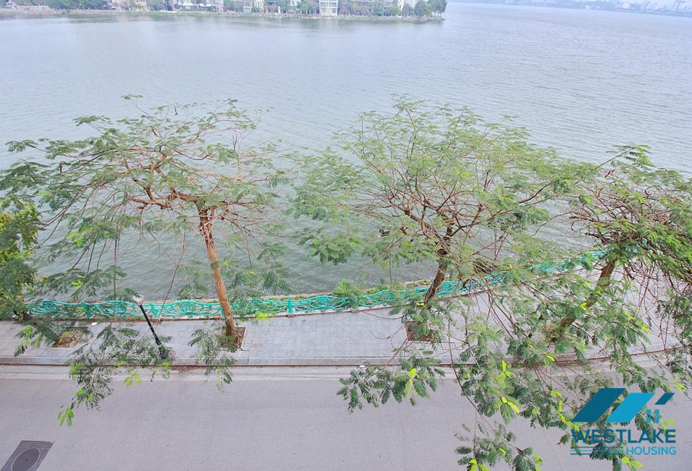 Beautiful 03 bedrooms apartment for rent in Quang An Street, Tay Ho, Ha Noi