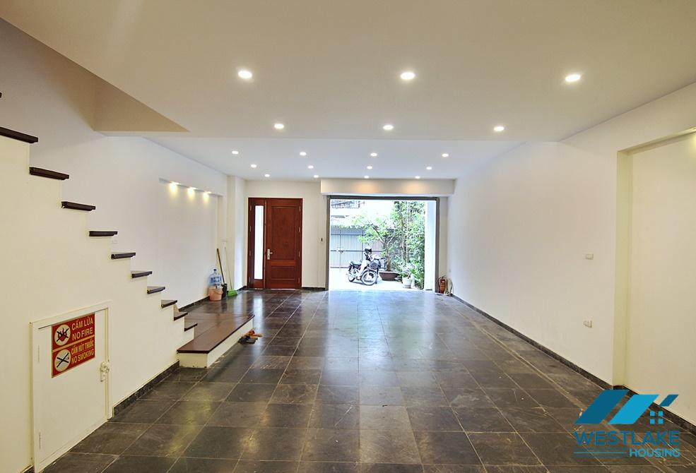 A modern villa with lot of natural light for rent in Tay Ho, Ha Noi A modern villa with lot of natural light for rent in Tay Ho, Ha Noi