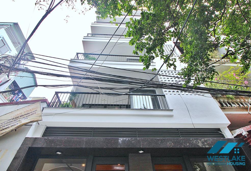 Good quality 02 bedrooms apartment for rent in Xuan Dieu area, Tay Ho, Ha Noi