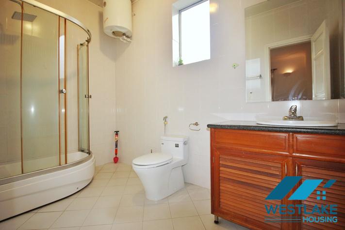 Cho Thuê Nhà 5 Phòng Ngủ Rông Thoáng Tại Đường Tô Ngọc Vân, Tây Hồ, Hà Nội.