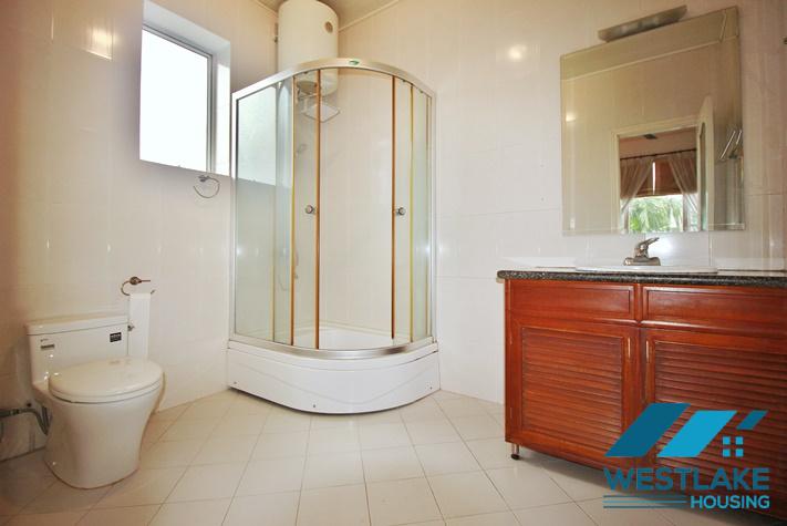 Cho Thuê Nhà 5 Phòng Ngủ Rông Thoáng Tại Đường Tô Ngọc Vân, Tây Hồ, Hà Nội.