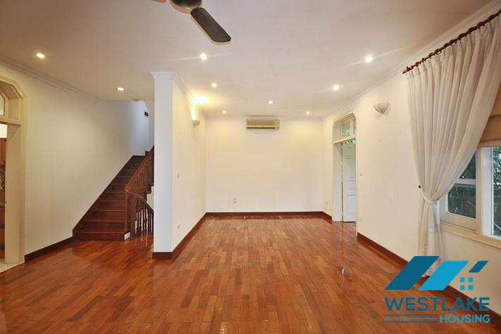 Cho Thuê Nhà 5 Phòng Ngủ Rông Thoáng Tại Đường Tô Ngọc Vân, Tây Hồ, Hà Nội.