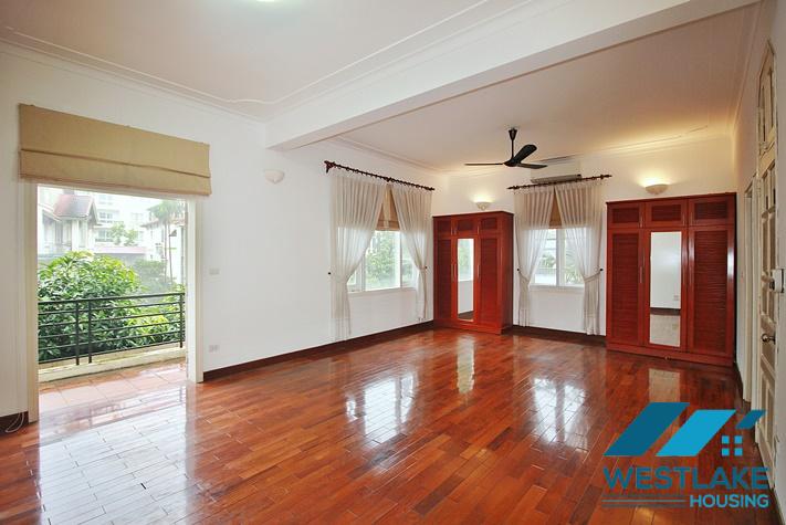 Cho Thuê Nhà 5 Phòng Ngủ Rông Thoáng Tại Đường Tô Ngọc Vân, Tây Hồ, Hà Nội.