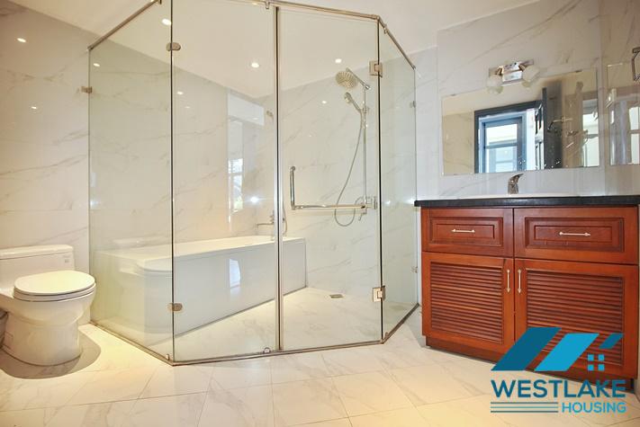 Cho Thuê Nhà 4 Phòng Ngủ Ven Hồ Phố Quảng Khánh Tây Hồ, Hà Nội Với View Hồ Tuyệt Đẹp.