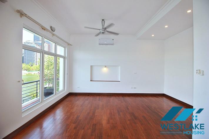 Cho Thuê Nhà 4 Phòng Ngủ Ven Hồ Phố Quảng Khánh Tây Hồ, Hà Nội Với View Hồ Tuyệt Đẹp.