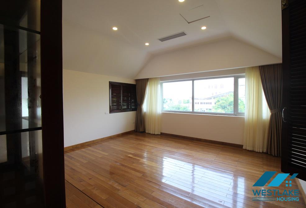 A beautiful villa with 4 bedrooms for rent in tay Ho, Ha Noi