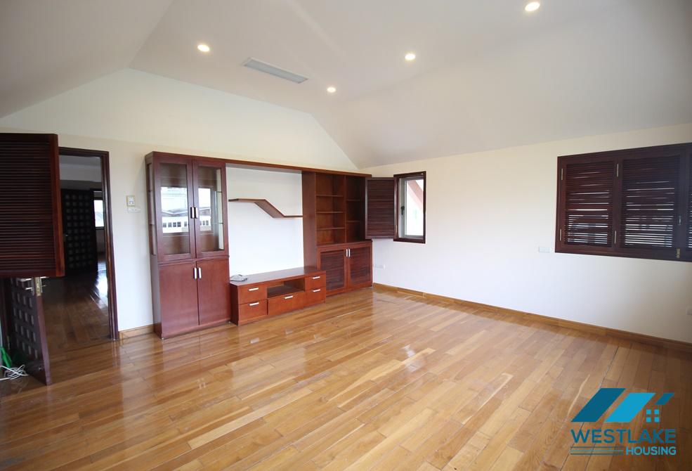 A beautiful villa with 4 bedrooms for rent in tay Ho, Ha Noi