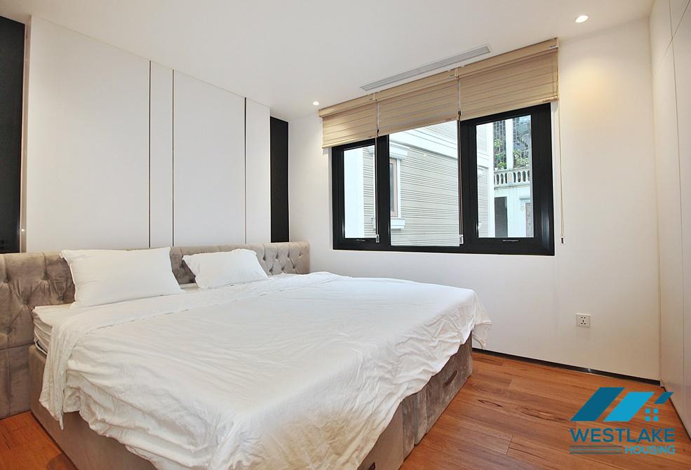 Cho Thuê Căn Hộ Hiện Đại 2 Phòng Ngủ, Ban Công View Hồ, Thoáng Mát Tại Tây Hồ, Hà Nội.