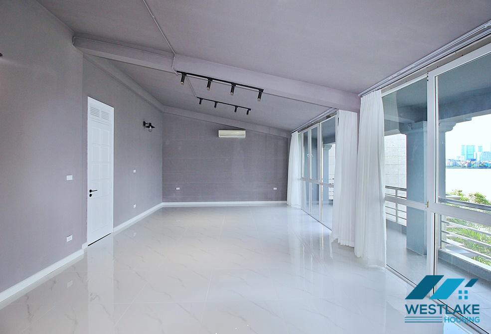 Lake view unfurnished house for rent in Tay Ho, Ha Noi Lake view unfurnished house for rent in Tay Ho, Ha Noi
