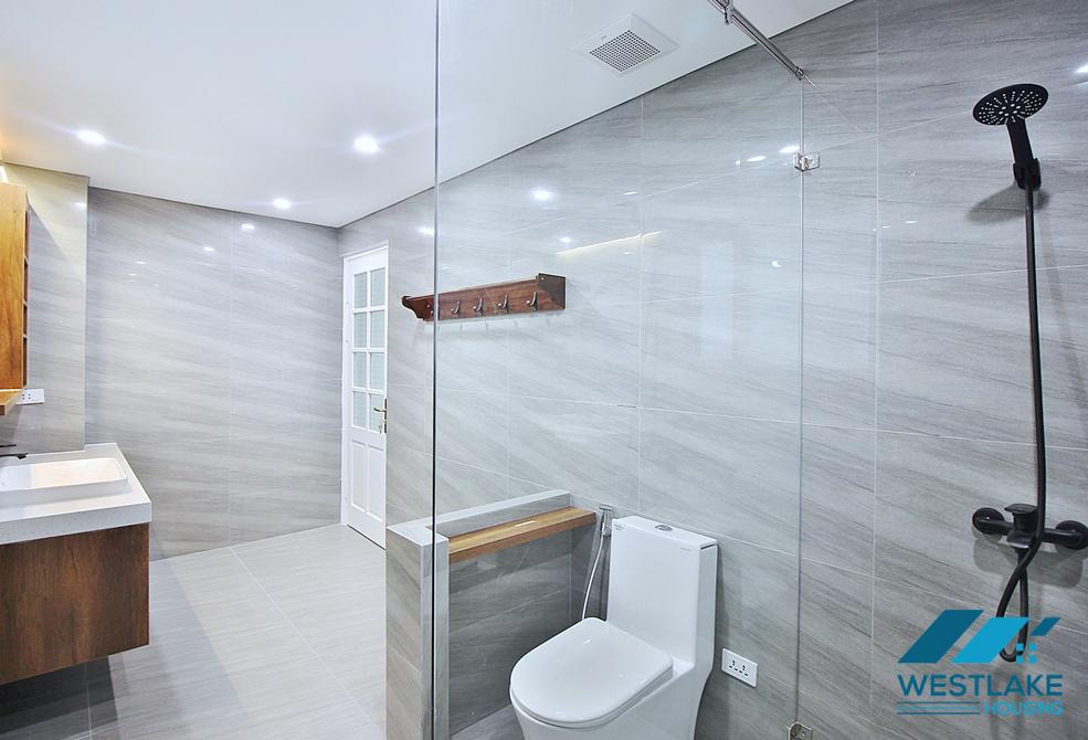 Lake view unfurnished house for rent in Tay Ho, Ha Noi Lake view unfurnished house for rent in Tay Ho, Ha Noi